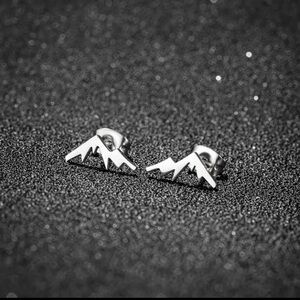 NEW Dainty Mountain stud Earring Silver color - Boutique